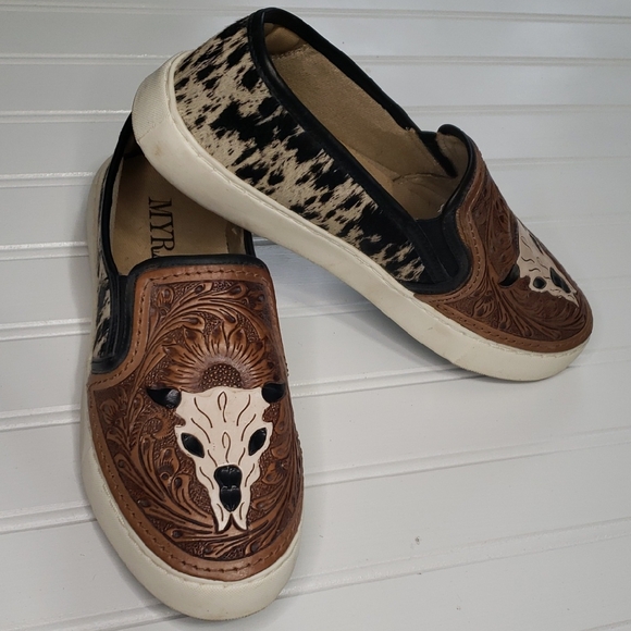 Myra Bag Shoes - MYRA Western Skull Slip-On Shoes Size 8 Womens